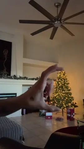 decorate a christmas tree with me <3 #fyp #christmas #holidays #viral 