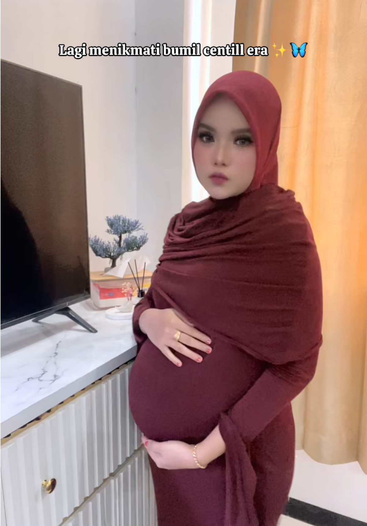Asli nya mahh deg”an sudah mendekati HPL 🙂‍↔️😂 #bumilcentill🤰🤣 #bumilhappy #bumilcantik #bajumaternityhijab #maternityphotoshoot 