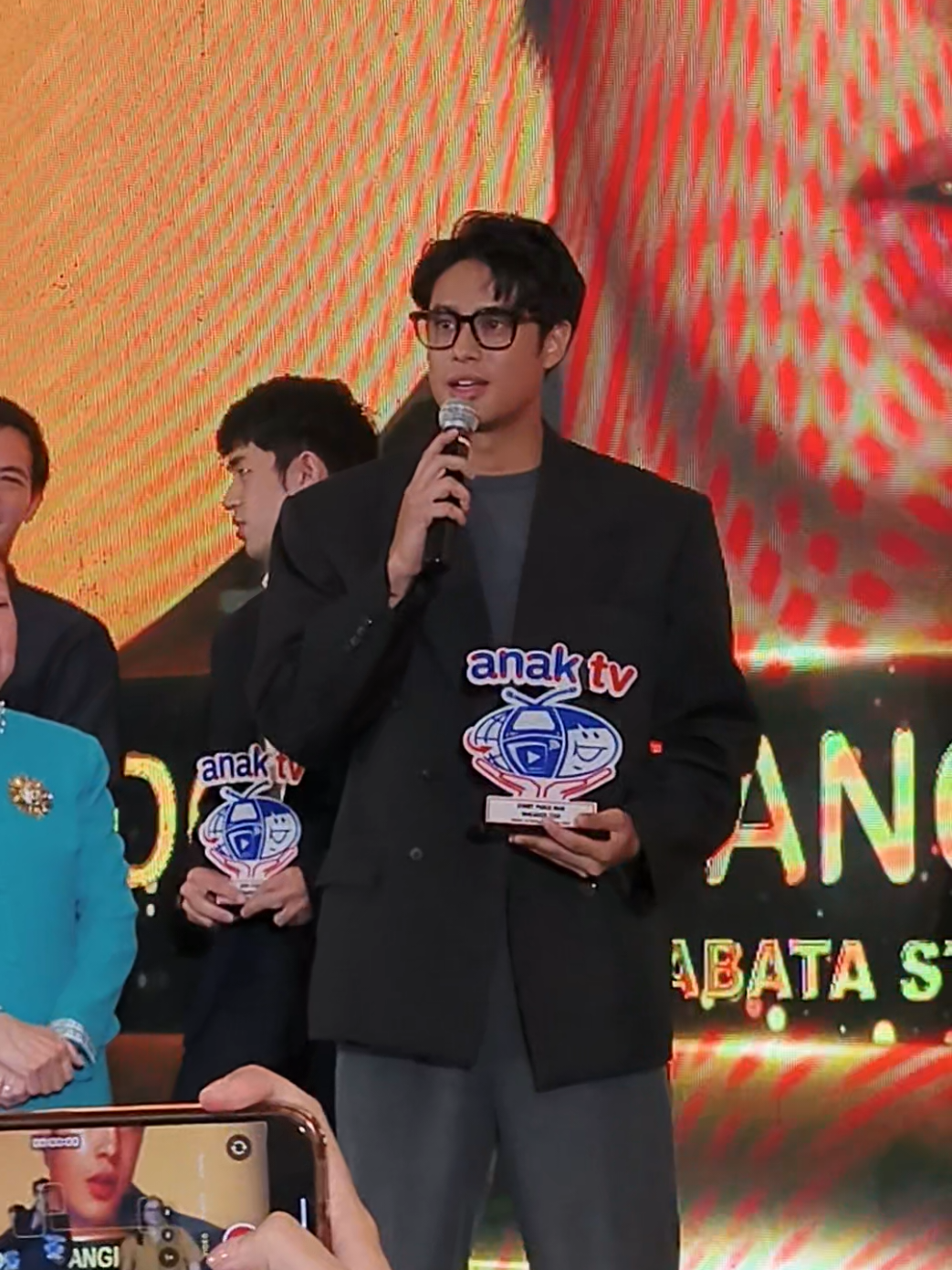 #DonnyPangilinan is one of the Male Makabata Star Awardee at this year's Anak TV Awards.  Congratulations, Kapamilya! ❤️💚💙 ‎ ‎#abscbnpr #abscbn #fyp
