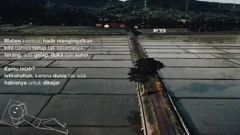 Bahan-Bahan Membuat Martabak Manis😋   Untuk martabak manis (terkadang disebut terang bulan), bahan utamanya meliputi:   - Tepung terigu (protein sedang) sekitar 200-400 gram - Gula pasir 50-100 gram - Telur ayam 1-2 butir - Ragi kering instan sekitar 1/2 sendok teh - Baking powder dan baking soda sedikit (1/4-1/2 sendok teh) - Garam secukupnya (sekitar 1/4 sendok teh) - Air atau susu cair 250-520 ml (bisa air biasa atau campuran santan) - Margarin atau mentega untuk olesan saat matang - Vanili bubuk (opsional) untuk aroma - Topping sesuai selera, seperti keju parut, cokelat meses, kacang, susu kental manis, atau selai   Bahan-Bahan Membuat Martabak Telur   Untuk martabak telur (martabak asin), bahan utama biasanya:   - Kulit martabak (bisa dibuat sendiri dari tepung terigu, air, dan minyak atau menggunakan kulit lumpia siap pakai) - Telur ayam beberapa butir (sesuai kebutuhan) - Daun bawang atau daun prei, iris halus - Garam, merica, dan penyedap rasa secukupnya - Minyak goreng untuk menggoreng - Isi tambahan bisa berupa daging cincang, tahu, atau bahan lain sesuai selera   Contoh Resep Singkat Martabak Manis   Campurkan tepung terigu, gula, ragi, baking powder, garam, dan vanili. Tambahkan air dan telur, aduk hingga rata dan tidak bergerindil. Diamkan selama 1 jam agar adonan mengembang. Masak di wajan anti lengket dengan api kecil hingga berpori dan matang. Oles margarin dan tambahkan topping sesuai selera, lalu lipat dan potong.   Contoh Resep Singkat Martabak Telur   Siapkan kulit martabak, isi dengan campuran telur kocok, daun bawang, garam, dan penyedap. Lipat dan goreng hingga kulit kecokelatan dan isi matang.   Dengan bahan-bahan ini, Anda bisa membuat martabak manis maupun martabak telur yang lezat di rumah sesuai dengan selera Anda .
