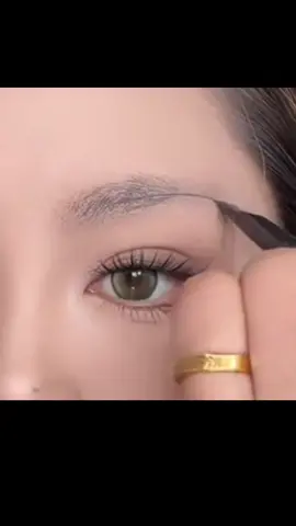 Eyebrows tutorial for beginners! #makeup #makeuptutorial #tiktok #eyemakeup #usa