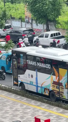 Kemarin ada Demo Aksi Damai kata… Baca berita pagi ini Bus TRANS MANADO so beraktivitas kembali… Berarti blm Damai betul-betul kemarin, napa masih ba kacau ulang wkwk #manado #transmanado #sulut #sulawesiutara #kotamanado 