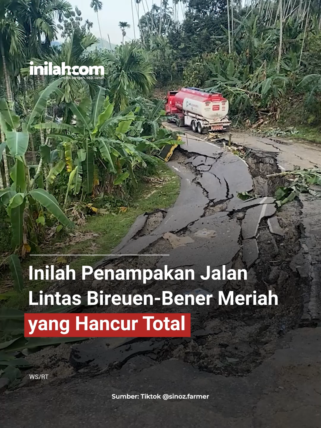 Bencana Aceh: Jalan Lintas Bireuen-Bener Meriah Hancur Total, Truk BBM Terjebak, Korban Terus Bertambah! Banjir parah yang melanda Aceh sejak Selasa-Rabu lalu menyebabkan kondisi darurat di jalur utama. Akses darat dari Bireuen menuju Lintas Tengah Bener Meriah terputus total akibat longsor dan jalan amblas. Korban Jiwa & Isolasi Wilayah: ▫️ Data per 30 November 2025 melaporkan 22 orang meninggal dunia, 27 orang hilang, dan 57.000 jiwa terdampak di Kabupaten Bener Meriah. ▫️ Kedua jalur utama (Aceh Utara–Bener Meriah via Gunung Salak dan Bireuen–Bener Meriah) tidak dapat dilewati. Hanya jalur Bener Meriah–Aceh Tengah yang masih terhubung, namun dengan kondisi rusak. ▫️ Sebuah truk terguling dan truk tangki Pertamina pembawa BBM terjebak, menunjukkan kesulitan parah dalam distribusi logistik dan pasokan energi ke wilayah tengah Aceh. ▫️ Warga yang terputus komunikasinya nekat berjalan kaki menembus reruntuhan dari Bireuen menuju Bener Meriah untuk mencari kabar keluarga. Bantuan Lewat Udara: Mengingat terputusnya akses darat, pasokan logistik untuk wilayah tengah Aceh kini diprioritaskan dikirim melalui jalur udara oleh Pemerintah dan tim SAR yang terus berjuang menembus wilayah terisolir. Mari doakan keselamatan dan kekuatan bagi seluruh tim SAR dan warga terdampak di Aceh. 📖 Baca berita di inilah.com #inilahNews #InilahCom #TitikTengah #TitikCerah #BencanaAceh #BenerMeriah #Banjir #Longsor #AksesTerputus #LogistikBencana #RRIBandaAceh