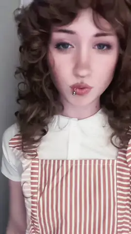 YALL ARE EATING HER UP 😛😛 thank you thank you #strangerthings #strangerthings5 #nancywheeler #strangerthingscosplay #nancywheelercosplay 