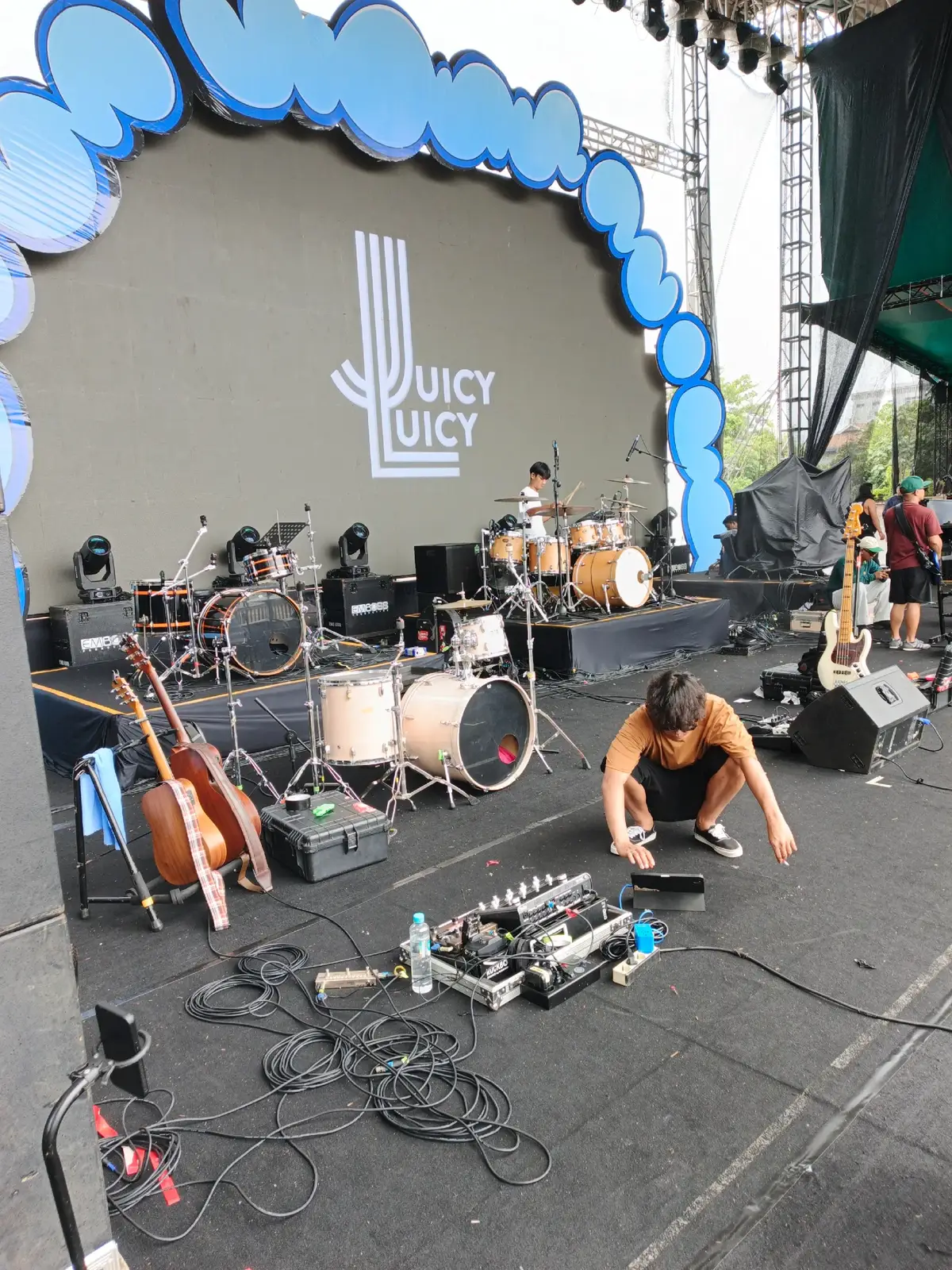 Emboss Productions To Pontianak Tour #soundsystem #soundengineer #konser #juicyluicy #pontianak 