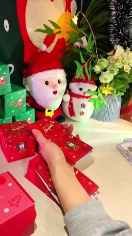 A Christmas gift to remember for a lifetime, this cash explosion box is the ultimate holiday surprise #moneygift #merrychristmas #gifts #Birthdaysurprise #giftideas