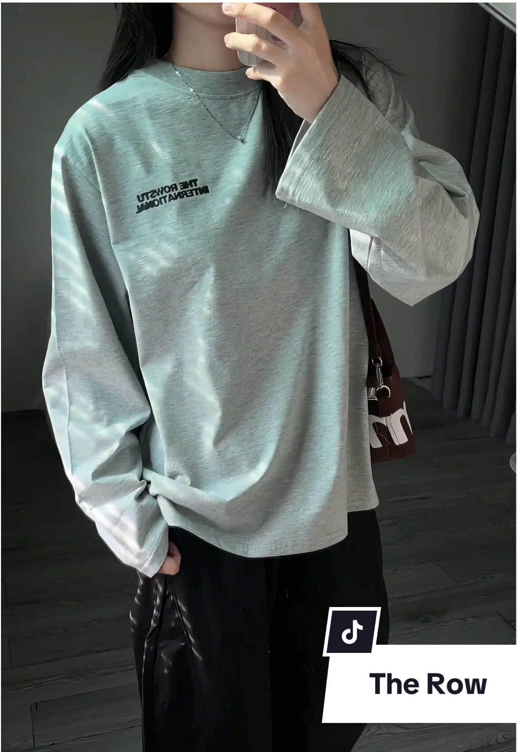 Uii longsleeve xám siêu sang  #review #outfit #xh #phoidoxinh #longsleeve @therowstudio 