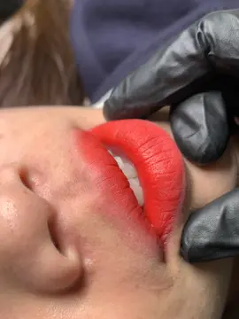 Phun môi , quay bằng cam thường ạ #moidep  #lamdep  #phunmoitunhien 