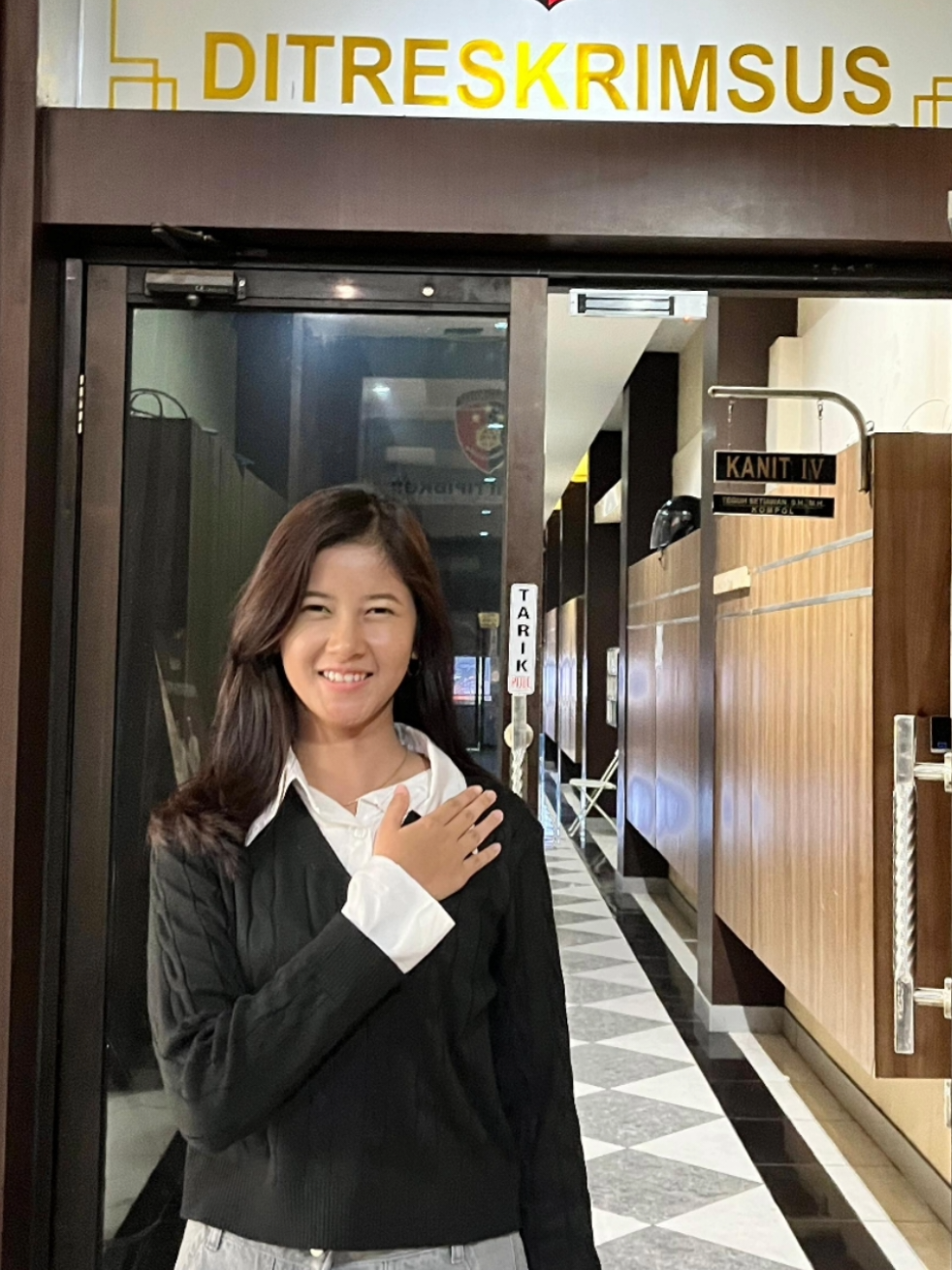 Hidup boleh jahat, tapi kamu jangan. Kamu harus baik, setidaknya pada dirimu sendiri. #ditreskrimsus #tormonitorketua #katakata #eunike_unik #soundviral 