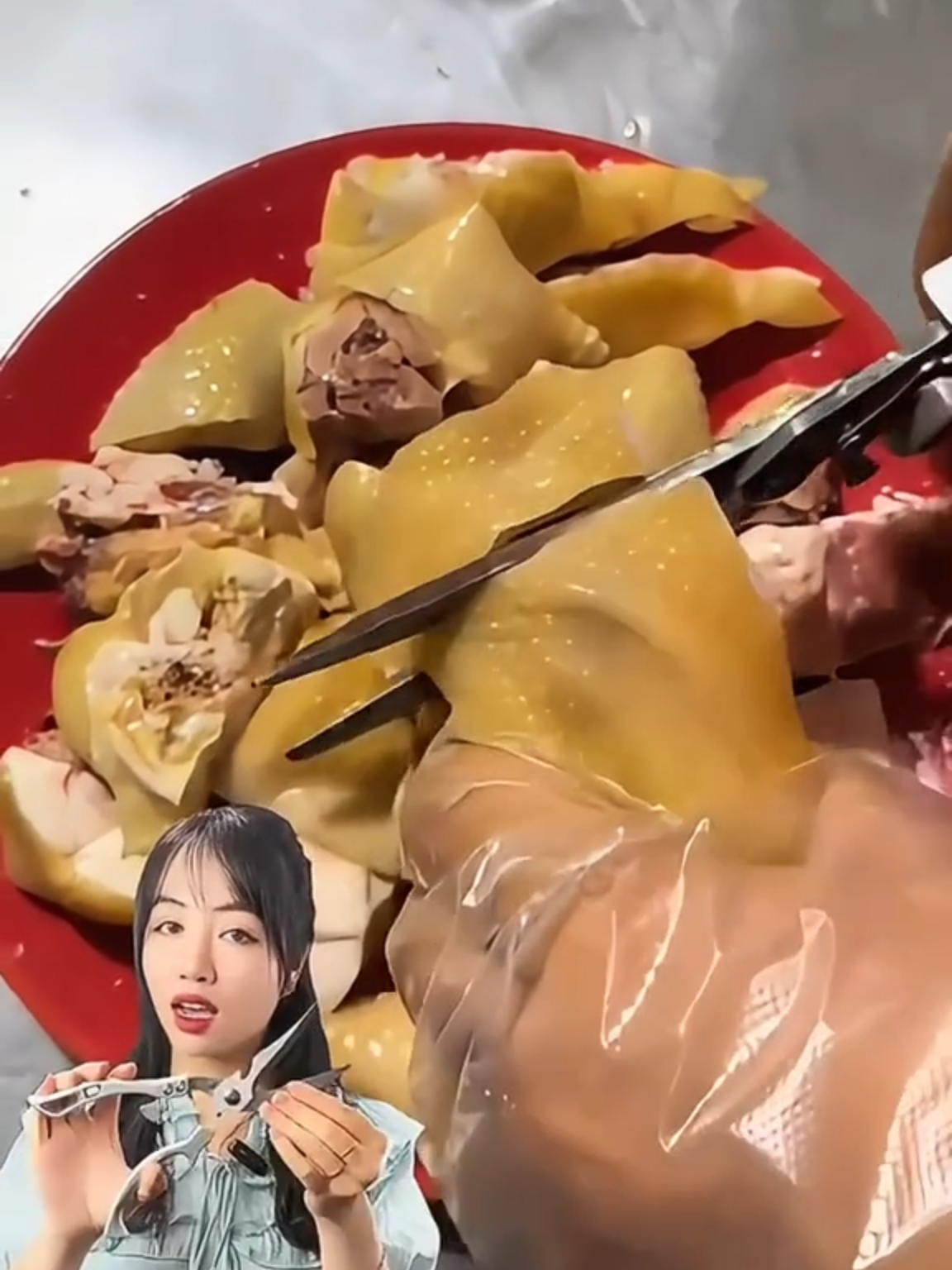 ⚙️ XẢ KHO GIÁ GỐC – Kéo SK5 ĐA NĂNG ✂️ ✅ Lưỡi SK5 siêu cứng – bền gấp 3 lần kéo thường ✅ Cắt giấy, nhựa, vải, da, thậm chí cả dây điện! 🔥 Dùng 1 lần là mê #tiemnhabun #keochuan