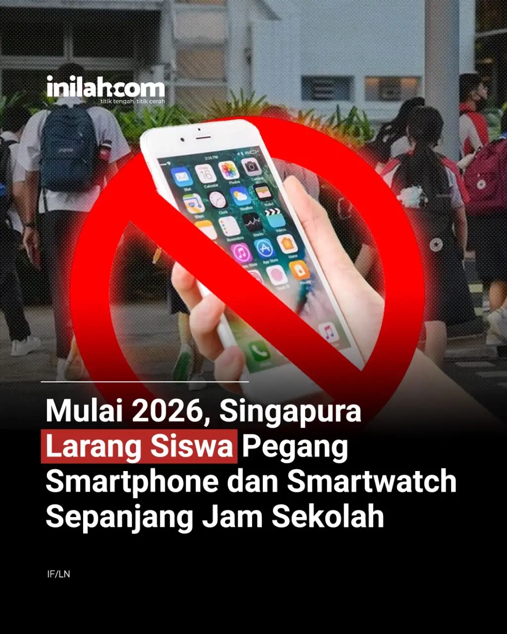 Sebuah gebrakan tegas diluncurkan oleh Pemerintah Singapura demi masa depan generasi mudanya. Mulai Januari 2026, siswa sekolah menengah di negara tersebut harus mengucapkan selamat tinggal pada ponsel pintar (smartphone) dan jam tangan pintar (smartwatch) mereka sepanjang jam sekolah. Aturan ini bukan lagi sekadar larangan di dalam kelas, melainkan perluasan pembatasan total yang berlaku sejak bel masuk hingga bel pulang berbunyi. Kementerian Pendidikan Singapura (MOE) mengumumkan kebijakan revolusioner ini pada Minggu (30/11/2025). Langkah ini diambil sebagai bagian dari upaya peningkatan kualitas pendidikan sekaligus penanaman kebiasaan penggunaan gawai berlayar yang lebih sehat di kalangan remaja. Di bawah aturan baru yang ketat ini, gawai pribadi siswa wajib disimpan. Pilihan tempat penyimpanannya pun jelas: di area penyimpanan yang sudah ditetapkan oleh sekolah atau terkunci rapi di dalam tas sekolah mereka. - Selengkapnya kunjungi website dengan klik link di bio atau download aplikasi di AppStore dan Google Play Store. #InilahNews #Singapura #Pendidikan #Smartphone #Smartwatch    