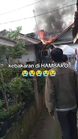 semoga apo cepat padam ya allah 😭😭😭 #makgreget #kebakaran #hambaro #pemadamkebakaran 