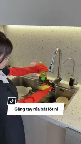 Dùng thử găng tay lót nỉ để rửa bát đi các bác ơi ấm lắm luôn  #hoaihayho #reviewdogiadung #gangtaynhabep #gangtay #gangtaycaosu 