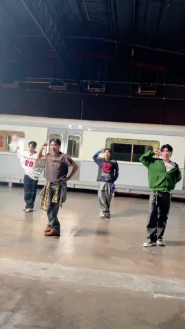 เป็นแค่คนคุ้นคอย  Ah ah ah ah คอยอยู่😎🍀  🎧 All Streaming Platforms  #CLO_VER #คนคุ้นคอยCLO_VER #RISERMUSIC