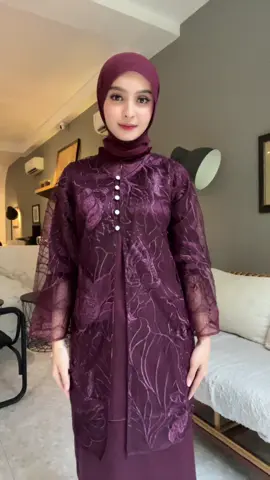 Burgundy vol 5 emng keren bgt sayang bgt kalau di co sih😍 buruan di co guys habis lagi nanti☺️