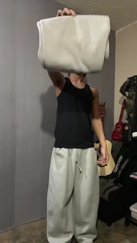 These sweatpants are 🔥 #baggysweatpants #sweatpants #pantsrecommendation #unisexpants #tiktokshopontrend 