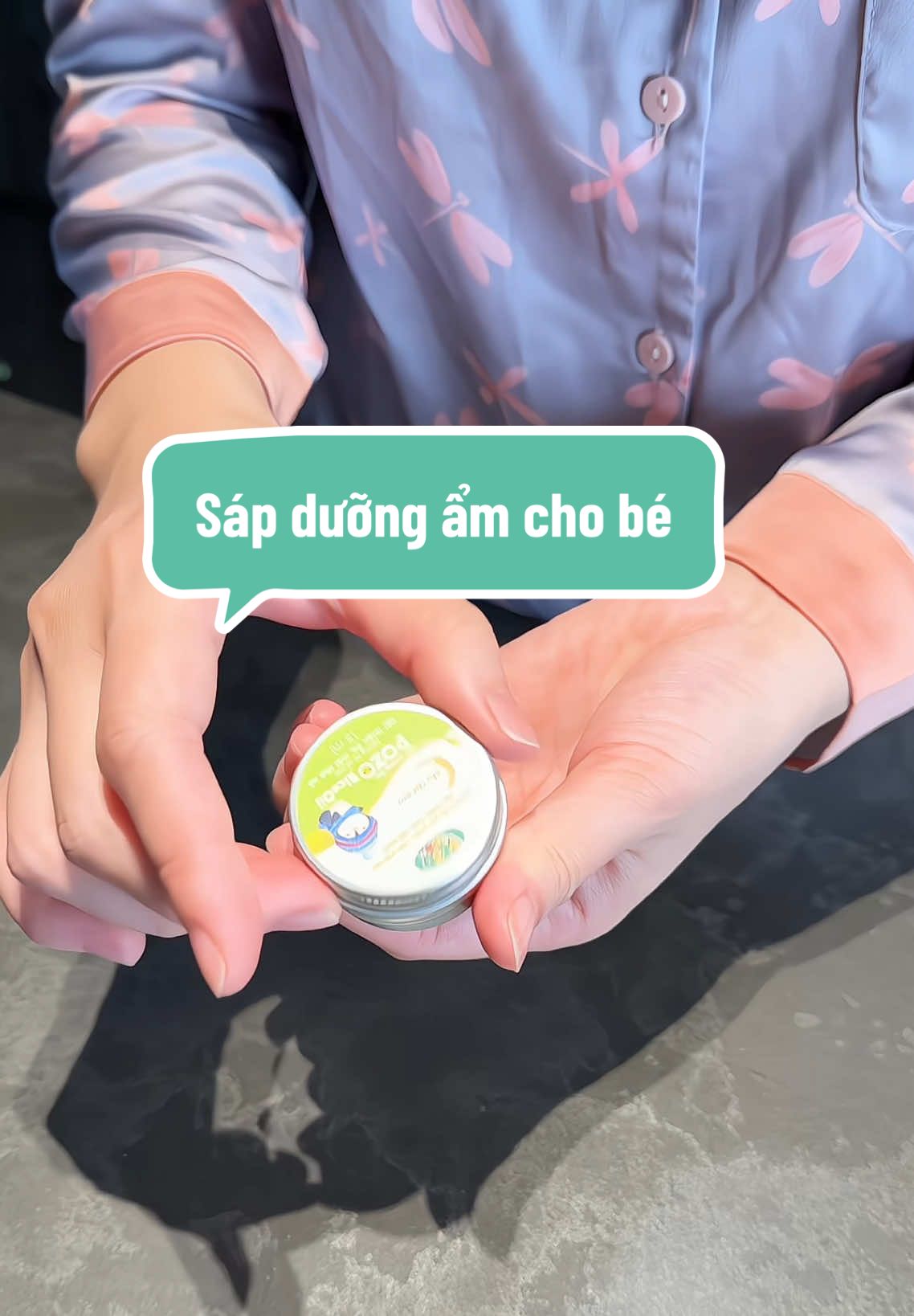 Cái mùi em sáp dưỡng này đến mình cũng mê chứ đừng nói con, nhỏ xinh mà được việc phết các mom ạ #metayreview #sapduongmoi #duongamchobe #duongam 