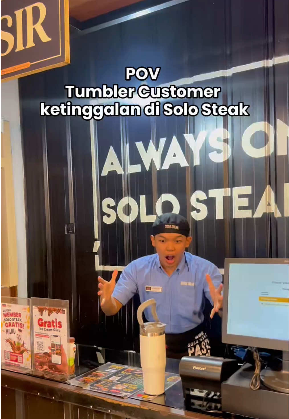 Sayangi barang bawaan mu sebelum disayangi orang lain ya Sobat Mintik, tumbler contohnya😭😭 #solosteak #pastilebihenak #initentangrasa #tumbler #tumblerviral #parodilucu #idekonten 
