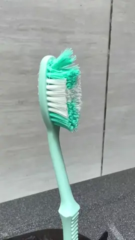 Beginilah cara membuat sikat botol sederhana #fyp #foryou #foryoupage #sikat #botol 