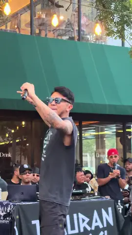 Tembok talalu tinggi🥴🤭 #timuranjaksel #vickysalamor 