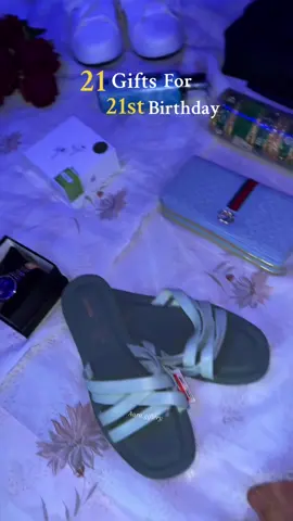 Spoiling my long-distance girl with 21 surprises ✨ Crafted at Aura Giftery🩶 We handle: ✔️ Full customization ✔️ Theme colours ✔️ Her name tags ✔️ Birthday message cards ✔️ Photo prints ✔️ 21 individual gift packing ✔️ Surprise box decoration ✔️ Budget-friendly options ✔️ Island-wide delivery available 🚚💖 Distance is just a number when love is strong. Send this complete 21-gift box to your long-distance girlfriend and make her smile like never before. 💞✨ Order now at Aura Giftery — we make your moments special