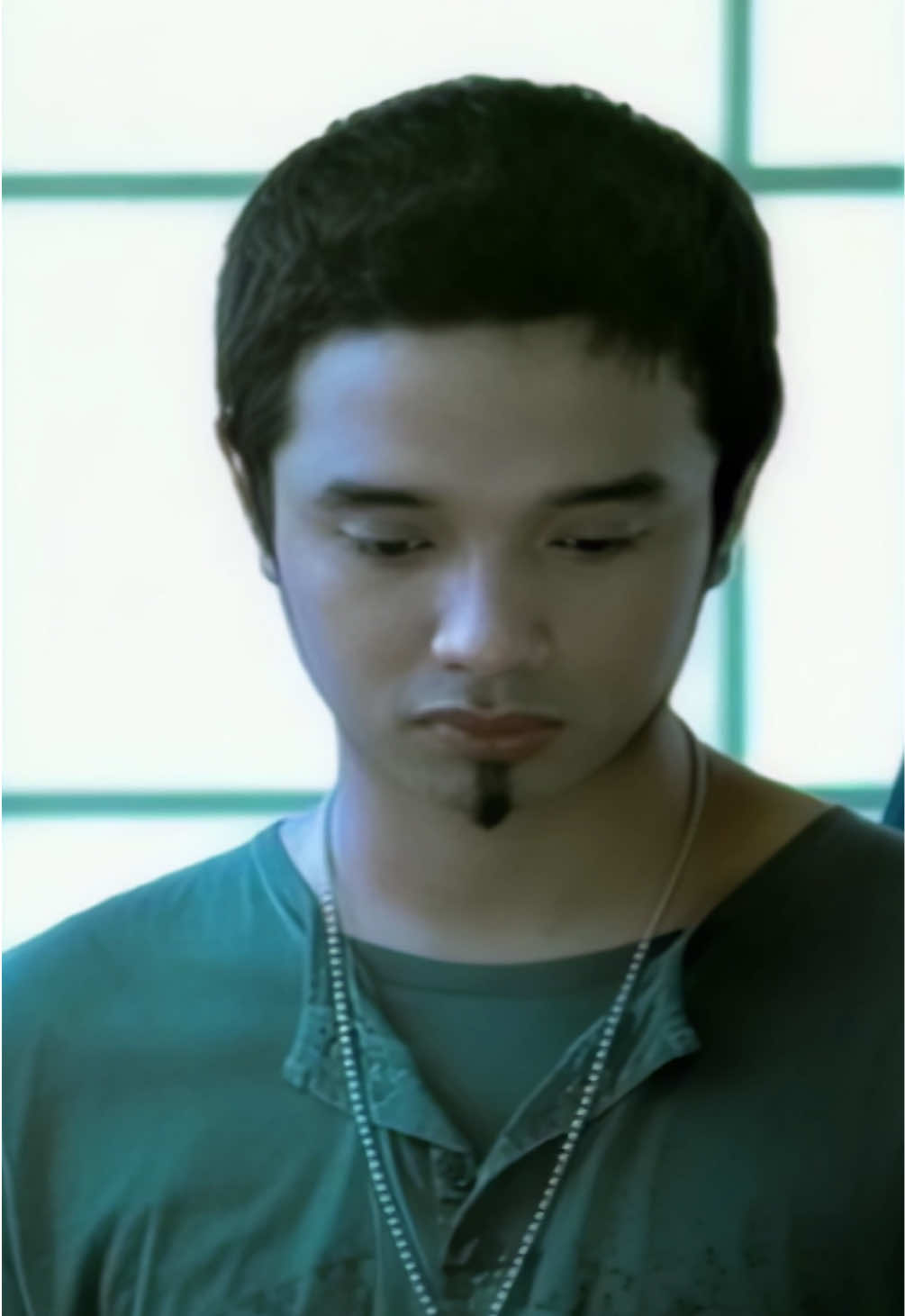 Menuju #20TahunAlbumMelayang tanggal 9 Desember! Saatnya kita kembali ke era Melayang Ungu—tapi dengan versi terbaiknya. Beberapa music video dari album Melayang siap hadir dalam versi remastered 4K. Visual lebih jernih, warna lebih hidup, nostalgia lebih terasa. 💜😈 Catat tanggalnya dan siap-siap nonton bareng di YouTube @Trinity Optima Production  Music video mana yang paling pengen kalian lihat dalam kualitas bening? #unguband #20tahunalbummelayang 