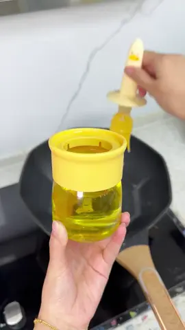 Lọ đựng dầu ăn kèm chổi phết gia vị #giadungtoanquocc #dogiadung #xh #reviewdogiadung #lodungdauan 