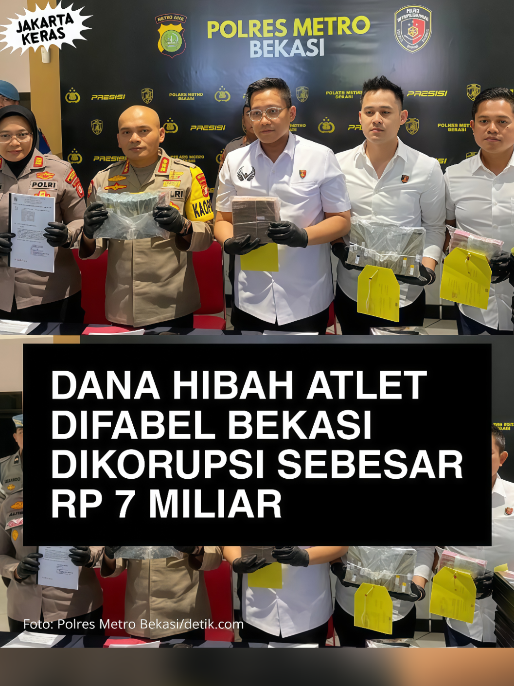 Polisi mengungkap kasus korupsi dana hibah untuk atlet difabel di Kabupaten Bekasi dengan total kerugian negara mencapai Rp 7,1 miliar. Dua tersangka, KD dan NY, ditetapkan setelah ditemukan penyalahgunaan dari total hibah Rp 12 miliar yang diterima NPCI Bekasi pada 2024. Uang tersebut tidak digunakan untuk kepentingan atlet, melainkan dipakai tersangka untuk kebutuhan pribadi. KD menggunakan sekitar Rp 2 miliar untuk kampanye politik saat mencalonkan diri sebagai anggota DPRD, sementara NY menerima Rp 1,79 miliar yang sebagian dipakai sebagai DP dan cicilan dua mobil Toyota Innova Zenix. Untuk menutupi jejak korupsi, keduanya membuat berbagai kegiatan fiktif seperti seleksi atlet, perjalanan dinas, hingga pembelian perlengkapan olahraga yang dimasukkan dalam laporan pertanggungjawaban Sumber ig : Nowdots #atlet #difabel #korupsi #foryoupage #fyp 