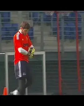 Iker Casillas save 🧤#ikercasillas #save #goolkeeper🧤 #realmadrid #foryoupage 