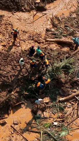 ලගින් ඉන්න පුලුවන් කාලේ ආදරනීයන් සමග ලගින්ම ඉන්න,මොකද ඊලග තත්පරේ අපිට අයිති නෑ 😪🤍 . . . . #kadumulla #melsiripura #drona #kurunegala 