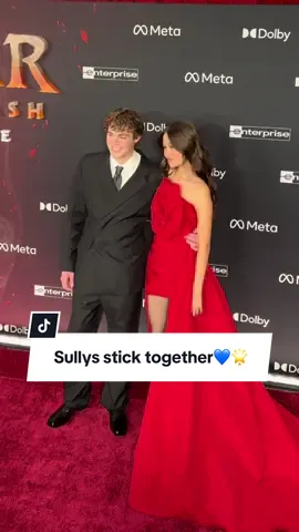 Sully’s stick together💙 The Sully kids hit the carpet at the “Avatar: Fire and Ash” world premiere🌟 