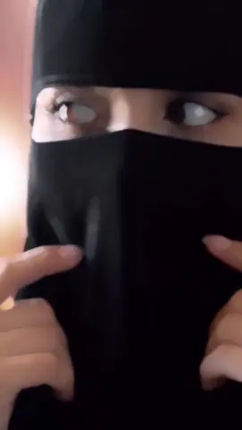 فتاة تنزع نقابها وتشرب قهوتها #فتاة #محجبة #نقاب #ai #تصميمي❤️ 