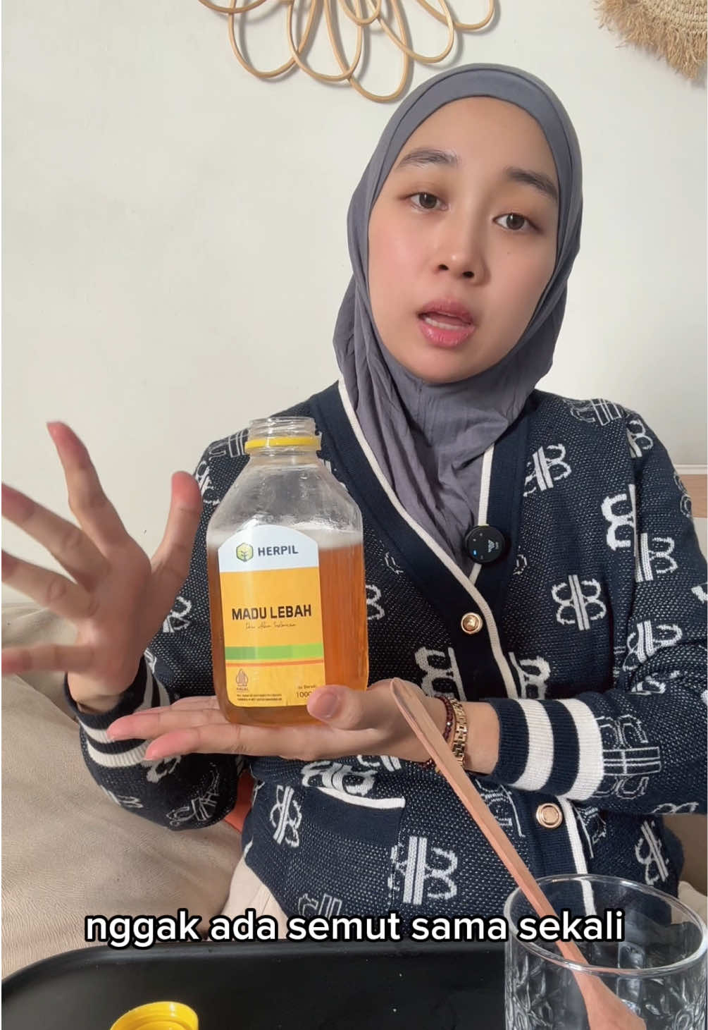 Madu murni yang di panen oleh peternakan tanpa tambahan gula dan langsung di kemas tanpa di simpan berlama lama best !!!  #herpil #herpilmadulebah #madualami #maduasli 