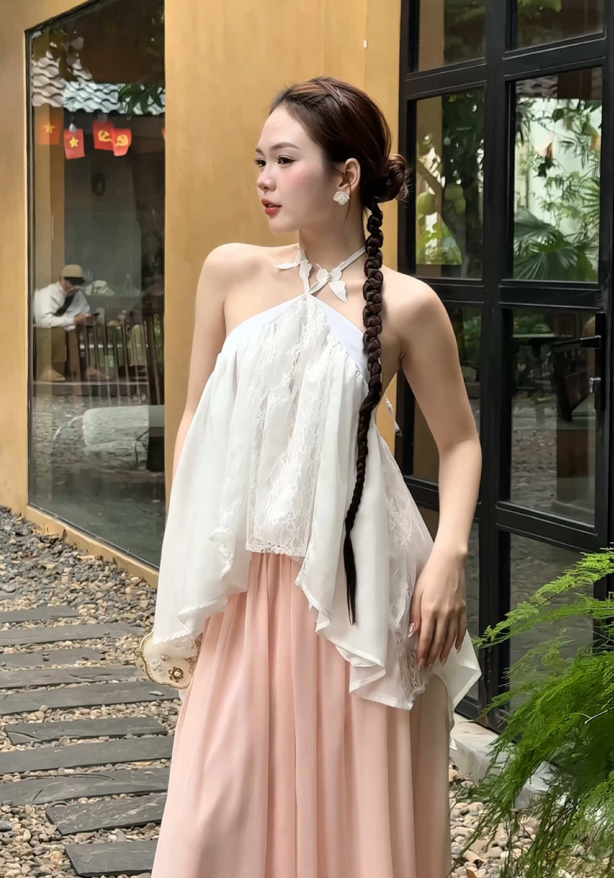 “Gập ghềnh kiếp í đoạn đường .. “#chupanhtet #xuhuongtiktok #outfit #sieusaleblackfriday #tet #xuan2026 #trending 