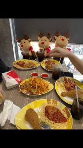 Giáng sinh này úmm vì có jollibee 😘#jollibee #viral #viral 