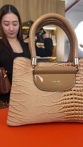 Spacious, stylish, structured — meet YT-TZ430 ✨🐊 #BuyBagInBagin #BaginBag #CrocodilePatternBag #SmallbutSpacious #GiftIdeas 