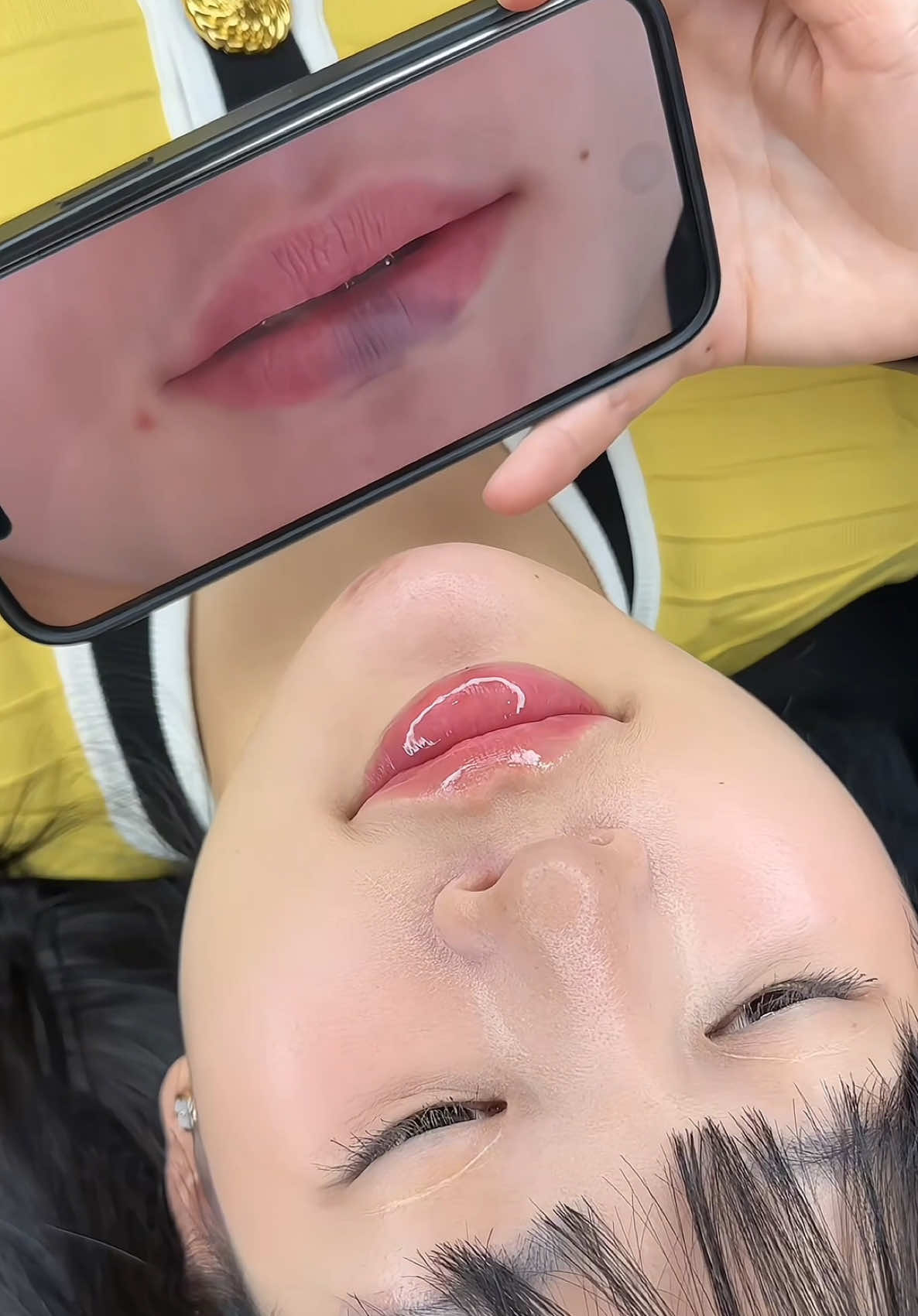 Môi thiết kế bề mặt môi mướt mịn 😘😘 , Tim môi xoá được nếp nhăn môi , trẻ hoá lắm nha mấy nàng . Ưu đãi 999k #tiemmoi #moithietke #candydebeaute 