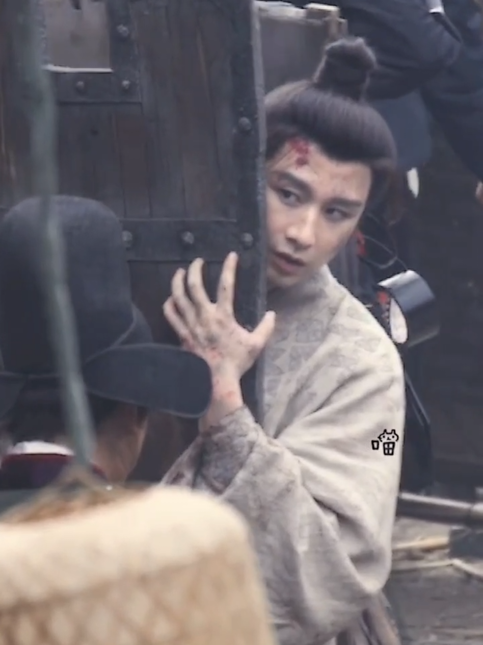 hari ini cerah banget, secerah hatinya kiwi karena dapat senyuman manis dari bayi vintage ✌️ lalalalala.... lalalalala..... 😍🥝💚🔥#chengyi #成毅 #成毅💚🥝 #fiiftendaysintwocapitals #tweentyfourstrategichangan 