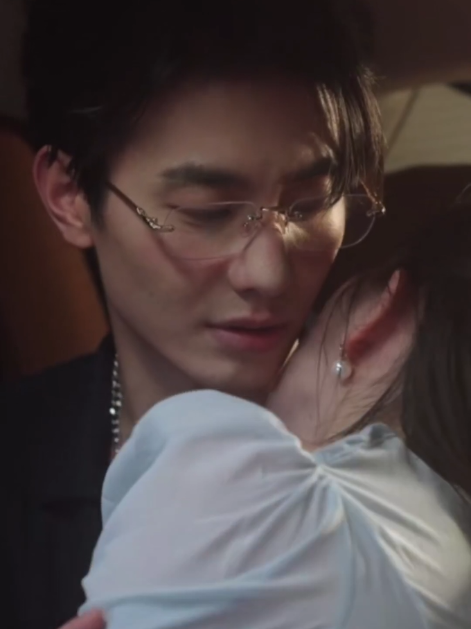 Asistennya gigit jari 🫣😝😎. . 🎬 Istri Geniusku  🐾 Melolo Cast: Lu Huan Yu, Zhang Jin Yi  . #IstriGeniusku #LuHuanYu #ZhangJinYi #DramaBaruMelolo #Melolo 