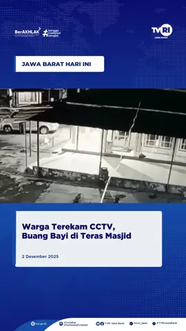 Garut - Viral seorang warga terekam kamera CCTV keluar dari sebuah mobil minibus, lalu meletakkan seorang bayi di teras masjid di kawasan Desa Mangkurakyat, Kecamatan Cilawu, Kabupaten Garut, Jawa Barat. Setelah itu, pelaku meninggalkan lokasi. Bayi tersebut kemudian ditemukan warga saat hendak melaksanakan salat Subuh. Bayi itu pertama kali ditemukan oleh seorang muazin yang hendak melaksanakan salat Subuh di Masjid At-Taqwa, Desa Mangkurakyat, Kecamatan Cilawu, Garut. Bayi tersebut kemudian dibawa masuk ke dalam masjid. Setelah dilakukan musyawarah, untuk sementara waktu, bayi mungil itu dibawa ke rumah Ketua MUI desa setempat guna mendapatkan perawatan. Usai menerima laporan, polisi bergerak cepat mendatangi tempat kejadian perkara. Polisi meminta keterangan sejumlah saksi serta memeriksa rekaman CCTV di sekitar lokasi. Dari keterangan polisi, bayi tersebut berjenis kelamin laki-laki, diperkirakan berusia sekitar dua hari, dan dalam kondisi sehat. Kasat Reskrim Polres Garut, AKP Joko Prihatin, mengatakan peristiwa itu terjadi menjelang waktu Subuh. Pihaknya telah memeriksa dua orang saksi dan saat ini masih melakukan penyelidikan untuk mengungkap serta menangkap pelaku pembuangan bayi. Jelas yang menemukan pertama kali akan dilakukan pemeriksaan baru dua saksi yang dilakukan pemeriksaan.yaitu sodara AT dan MZ. Ditemukan sekitar pukul 04.00 pagi kita mencari CCTV dan melakukan pendalaman. Ujar AKP Joko Prihatin - Kasat Reskrim Polres Garut. [Sumber: Piat Supriatna] #TVRI #TVRIJawaBarat #MediaPemersatuBangsa #pembuanganbayi #bayidibuang #beritagarut