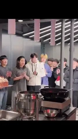 Em Duro hồi còn ở HLE 🐰 nhìn trắng xinh bồng bềnh nổi nhất luôn :)) #duro #joominkyu #mingyu #GenG #GENWIN 