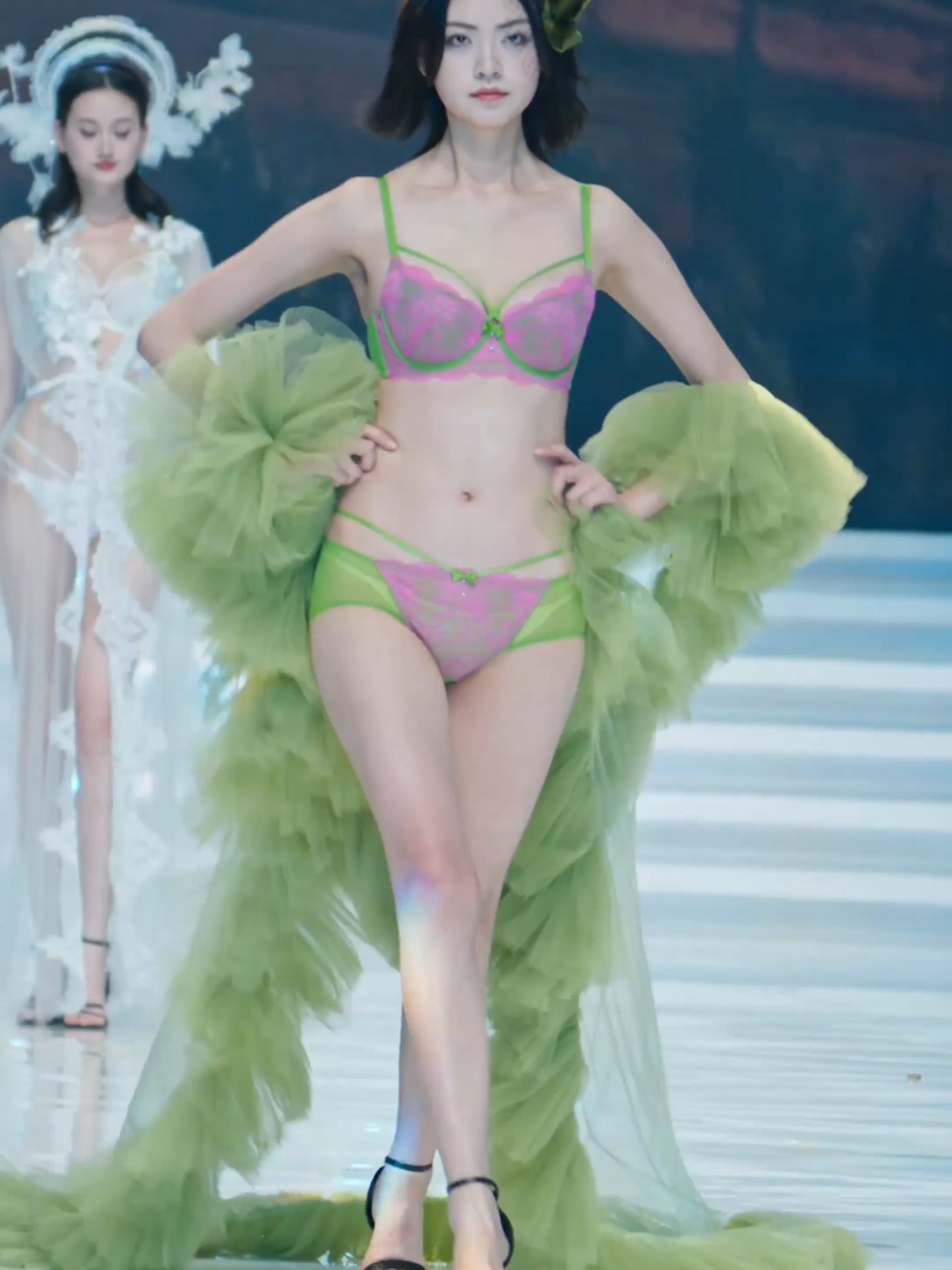 557#4K #catwalkmodel #beautifulgirl #models #Runway #fashion #modelswalk #underwear #走秀 #runwaymodels #内衣 #란제리 #下着ショ #ランジェリーショー