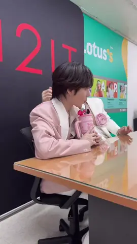 Chamook1919 x update with #kengnamping 🫶🏻🫶🏻 they are so sweet here 🥹🥹❤️ #fyp #kengharit #nampingster 