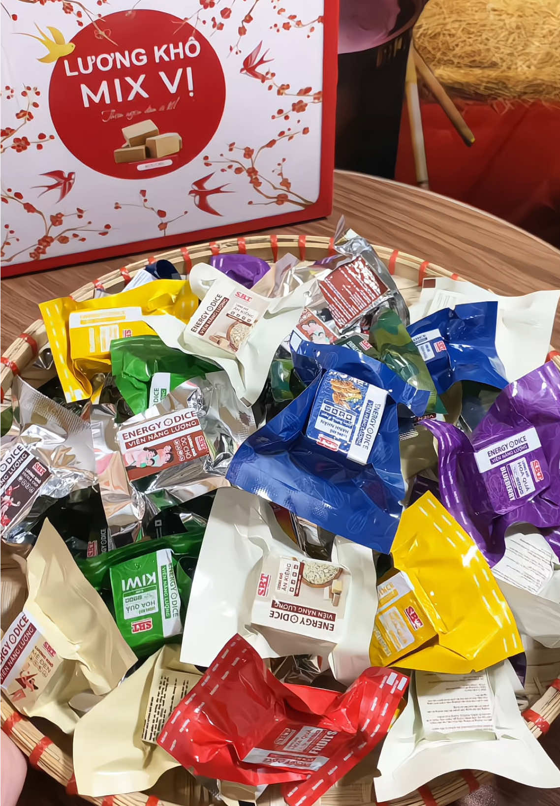 Lương khô mix 13 vị siêu thơm ngonnnn #t#taphoaloanloanl#luongkhomixvil#luongkhomix13vi@T@Tạp hóa Em Loan@T@Tạp hóa Em Loan