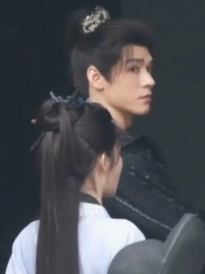 251202 Yuwen and Gong Jun in the sama frame #WangYuwen #GongJun #BladeOfVengeance #WhiteRobedOfficial #fyp  Cr. 沫沫momo(来优👖看暗河传), 阮糖er 