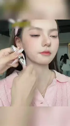 Tạo dáng mi tuyệt đỉnh, không cần đến tiệm! ✨ Mascara ống giúp mi cong vút, dày dặn suốt 12 giờ. Không lem, không rơi vụn, chỉ cần nước ấm để tẩy sạch. #MascaraOng #MiCongDayLau #LamDepDonGian