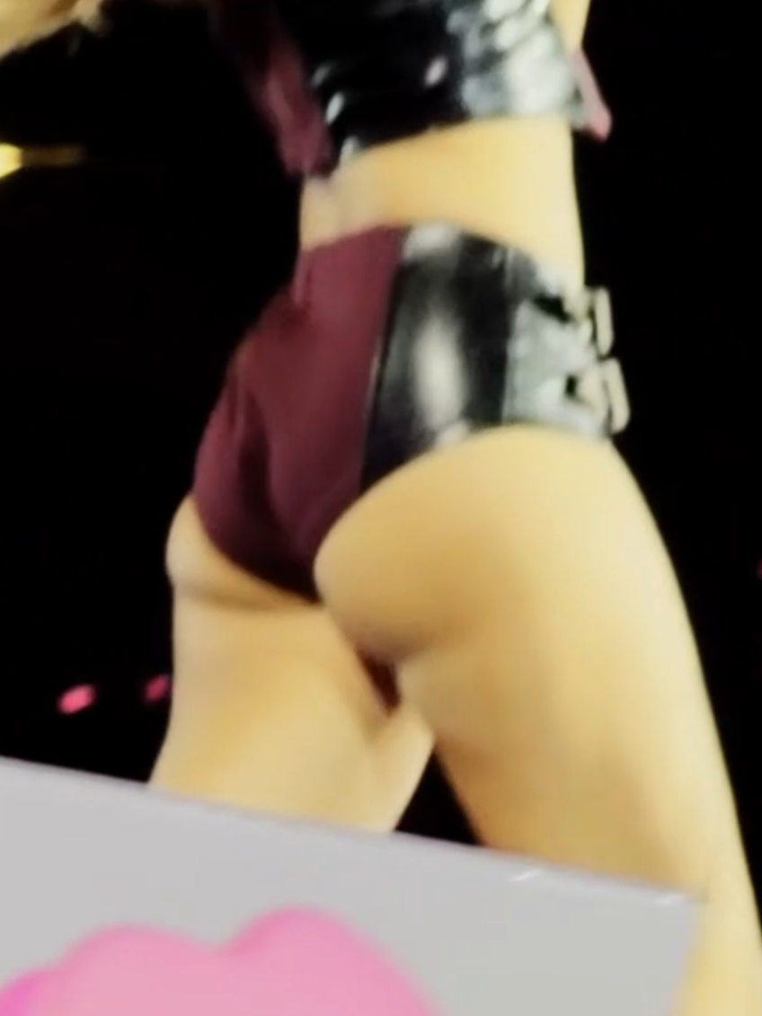 Lisa black and purple outfit  #fancam #BLACKPINK 