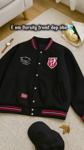 Áo varsity đen form tiêu chuẩn với chi tiết thêu và viền phối màu rõ nét #aovarsity #aokhoac #thoitrangnam #phongcachdaily #outfitidea     