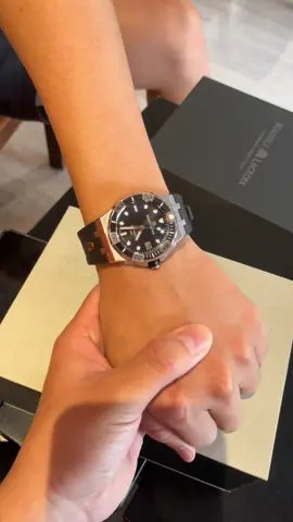 ☘️ Vài giao dịch trực tiếp nho nhỏ ạ 😊 Được trực tiếp lên tay khách là 1 cảm giác rất vui ạ 😍 Em vẫn sẵn nhiều mẫu ạ - Các anh quan tâm nhắn Z@I0 : 032-6459-125  ạ . Em cảm ơn ạ  #donghochinhhang #hungdonghochinhhang #swisswatches #authenticwatches #onlyauthentic 