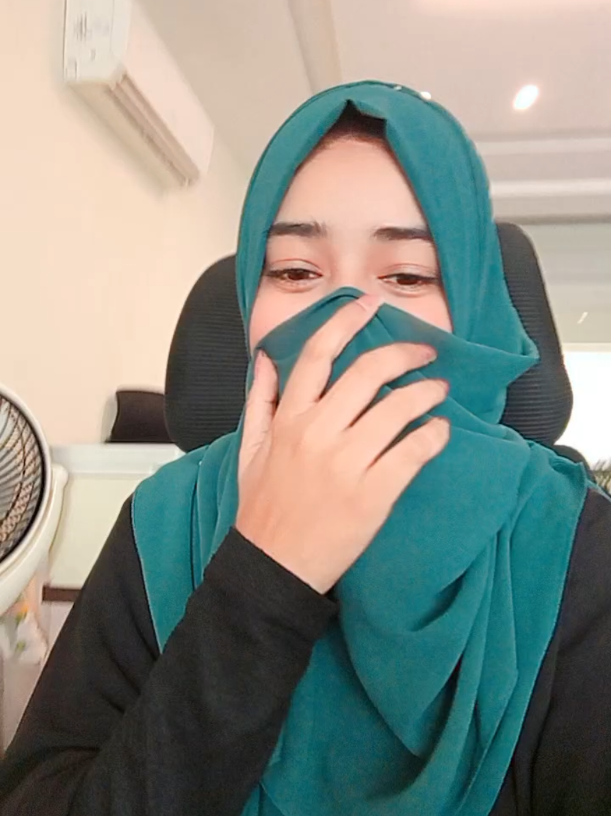 Helmet 🪖😹🤣 #foryou #ownvoice #punjabi #RiyaAnxarii #funnyvideos @Riya_Anxarii_Vlogs❤️ @PMLN OFFICIAL 